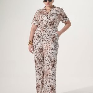 Calça Pantalona Com Pence Frontal
