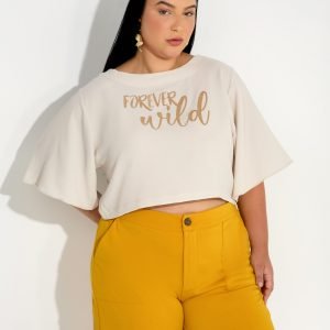 Blusa manga fluída com estampa e decote canoa com strass