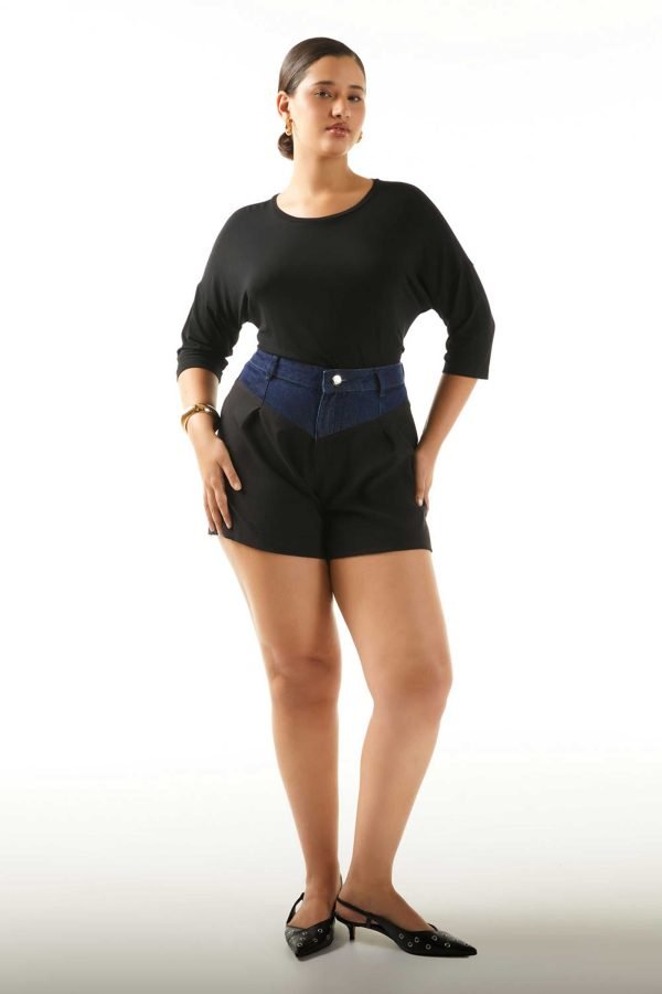 BERMUDA JEANS; MODELAGEM EM A COM LINHO; PREGAS FRONTAIS
