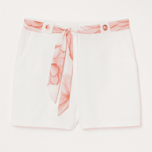 SHORTS COM BOLSO FRONTAL E LENÇO ESTAMPADO