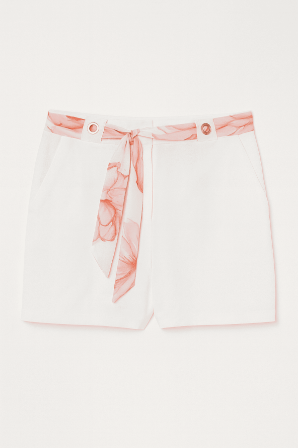 SHORTS COM BOLSO FRONTAL E LENÇO ESTAMPADO